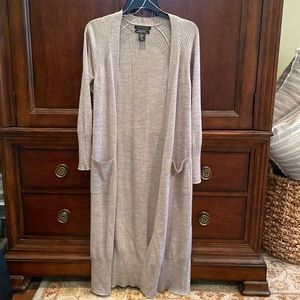 ⭐️ NWOT ⭐️ light tan/gray duster cardigan, long! So pretty!!! XS